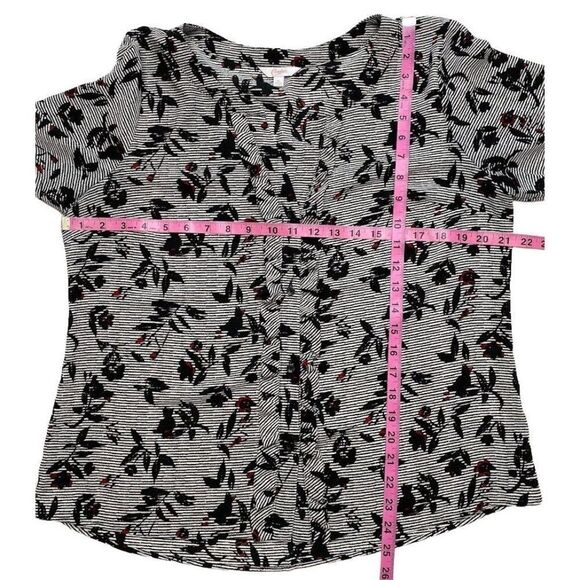 Candie's Blouse Top Women's XL Black White Red Button-Front Split-Neck Floral - Picture 4 of 12
